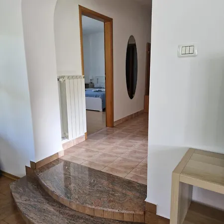 Apartma Mihatovi Lägenhet