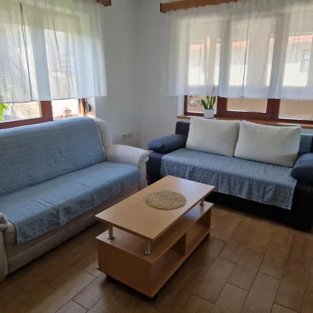アパート Apartma Mihatovi ピフカ