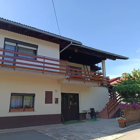 Apartma Mihatovi Lägenhet